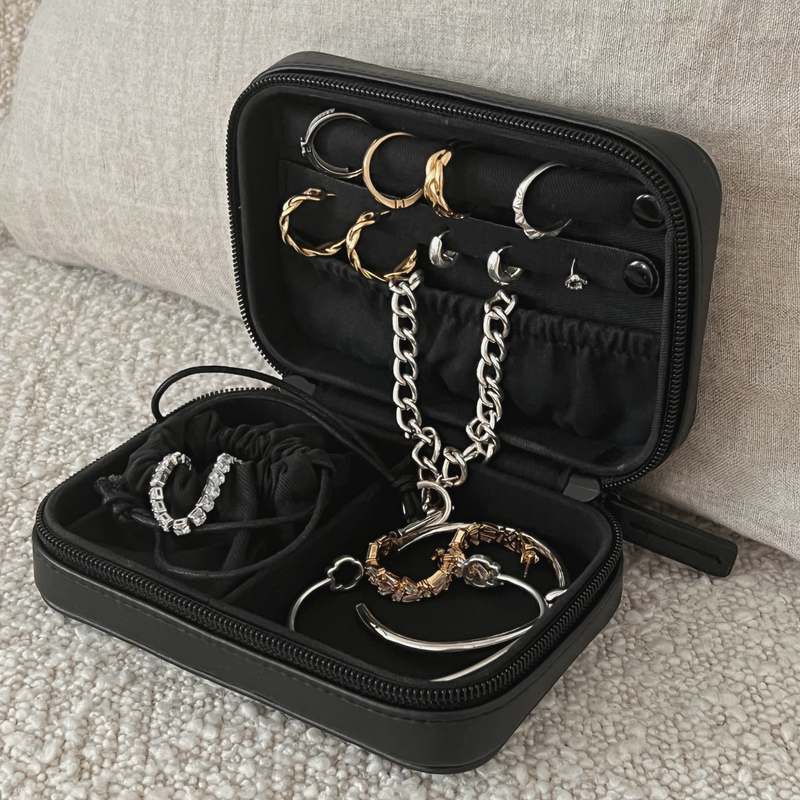 Vegan jewelry box in the color black - Open with jewelry inside