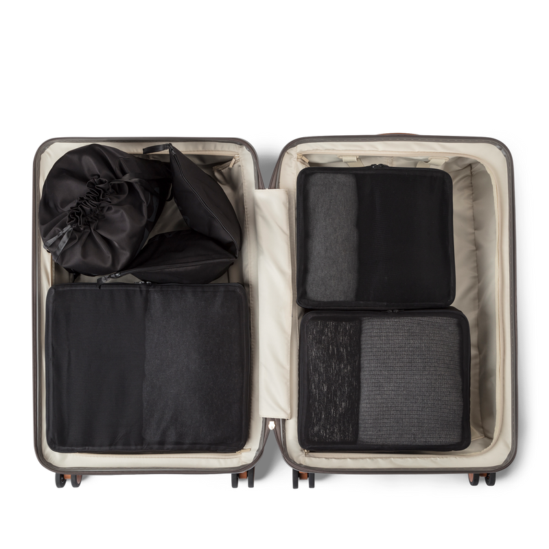 Black packing organizer set 5 pieces in a suitcase